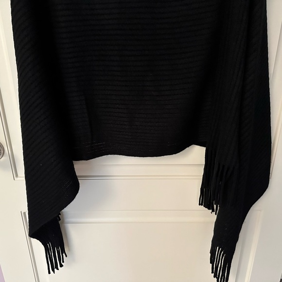 BCBGMAXAZRIA Black Knit Fringe Poncho/Wrap - Picture 6 of 7